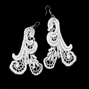 NEW•Soul Sunrise White Lace Crochet Earrings